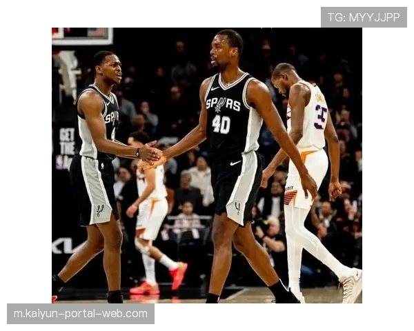 马刺三分命中率保持四成以上 空间型阵容威胁持续 马刺三分命中率保持四成以上 空间型阵容威胁持续